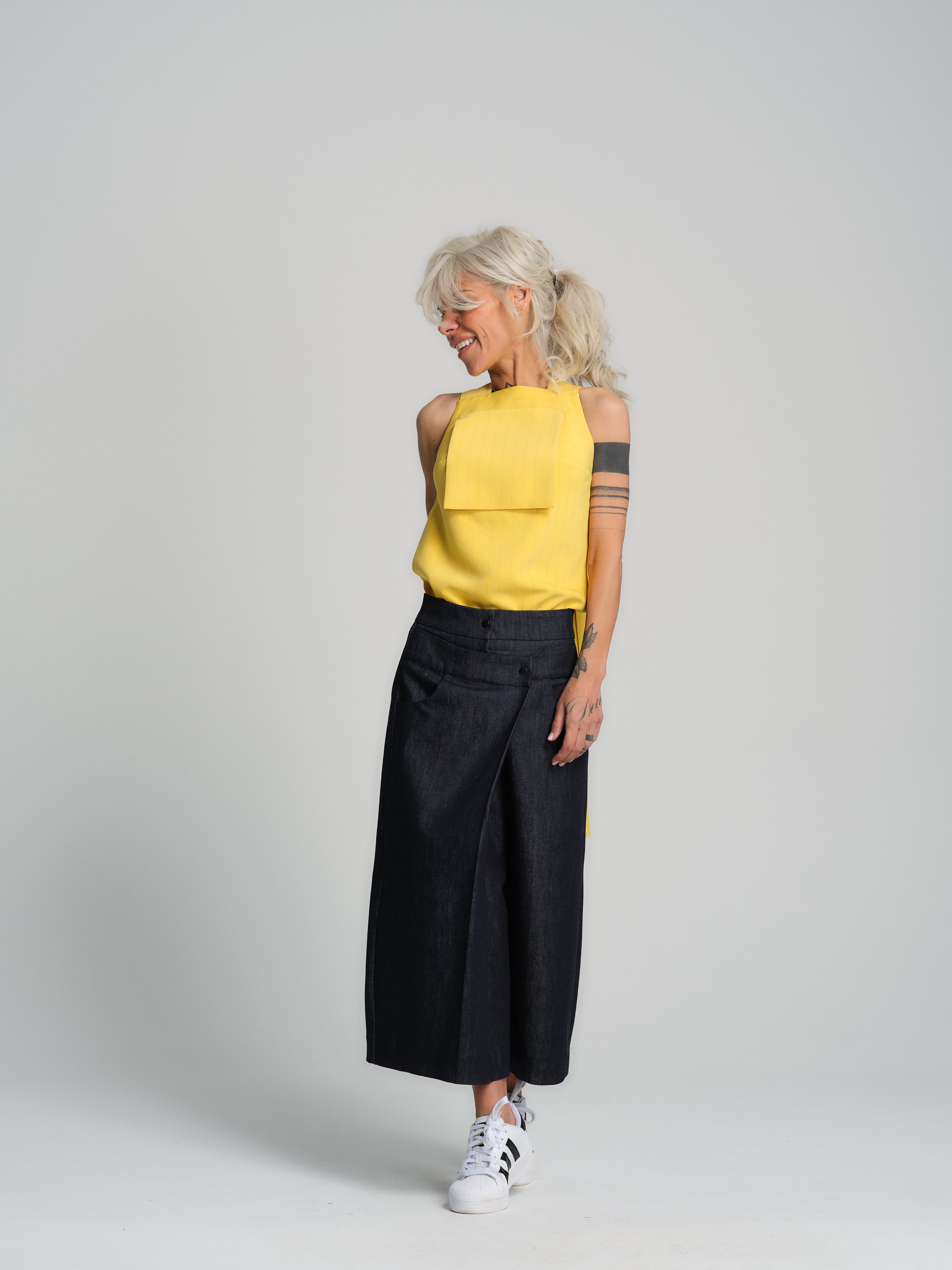 Cropped Barrel Jeans