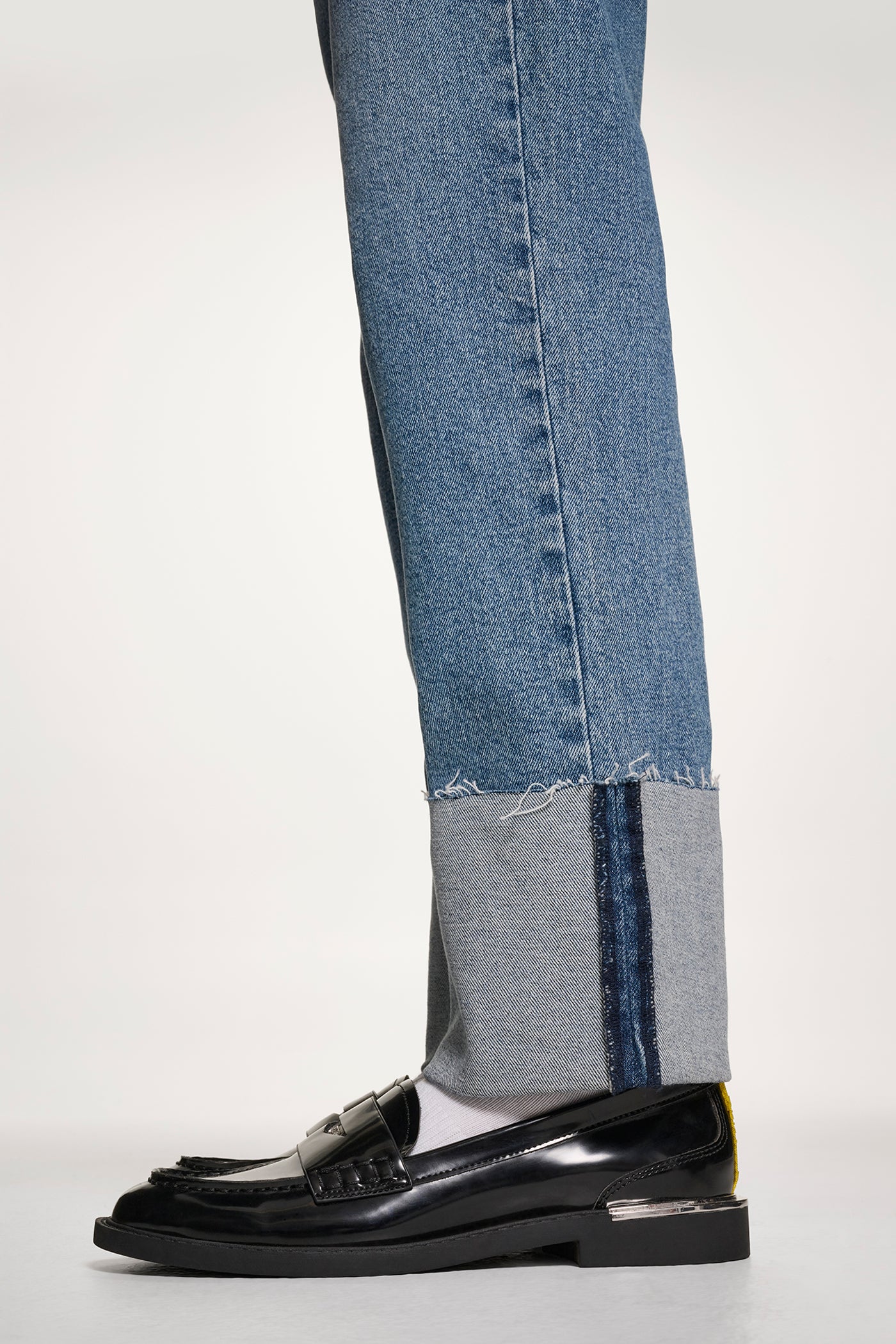 HIGH-RISE RAW-EDGE CUFFED STRAIGHT LEG JEANS