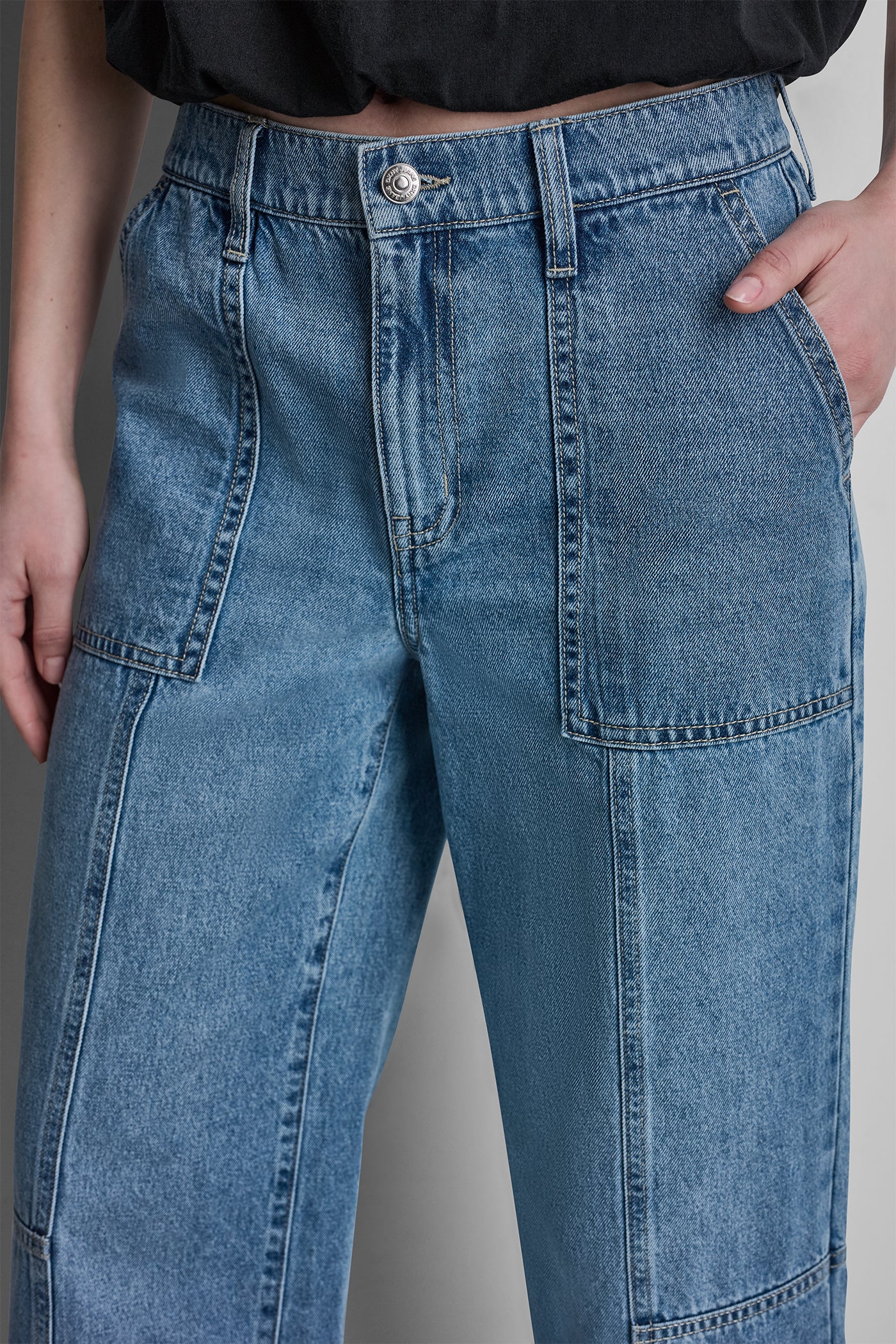 HIGH-RISE WIDE-LEG UTILITY ANKLE JEAN