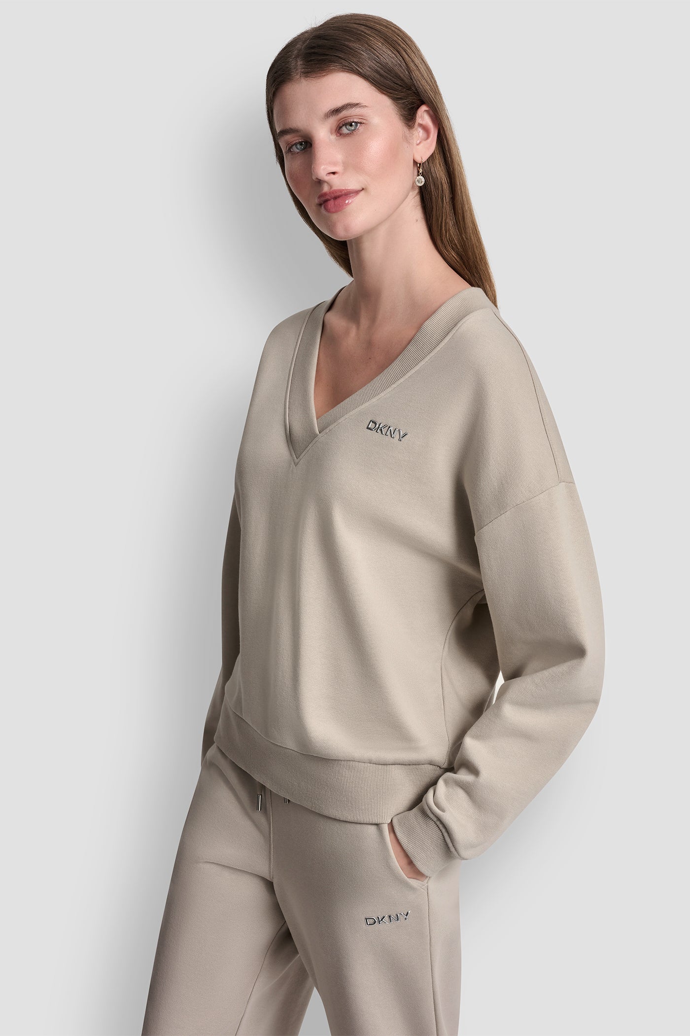 METALLIC BUBBLE LOGO V-NECK PULLOVER