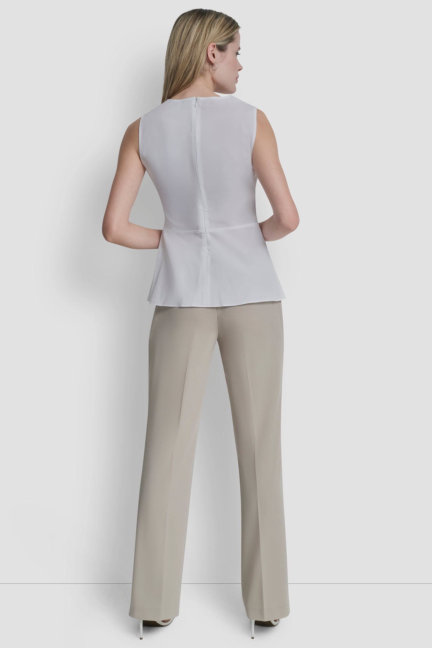 FRONT RUCHED SLEEVELESS TOP