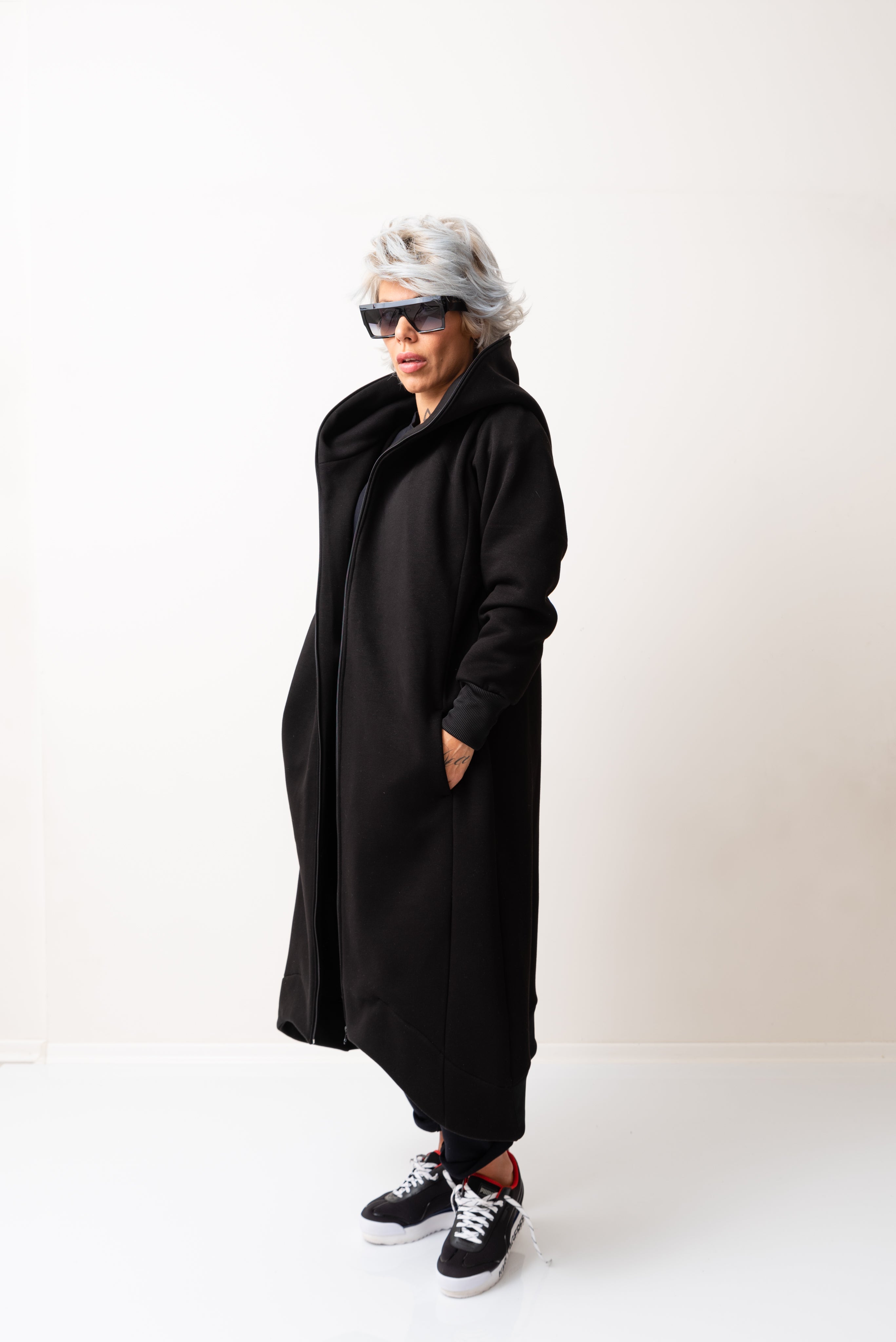 Black Warm Oversized Hoodie Sweatshirt  with Long Sleeves and Front Zipper