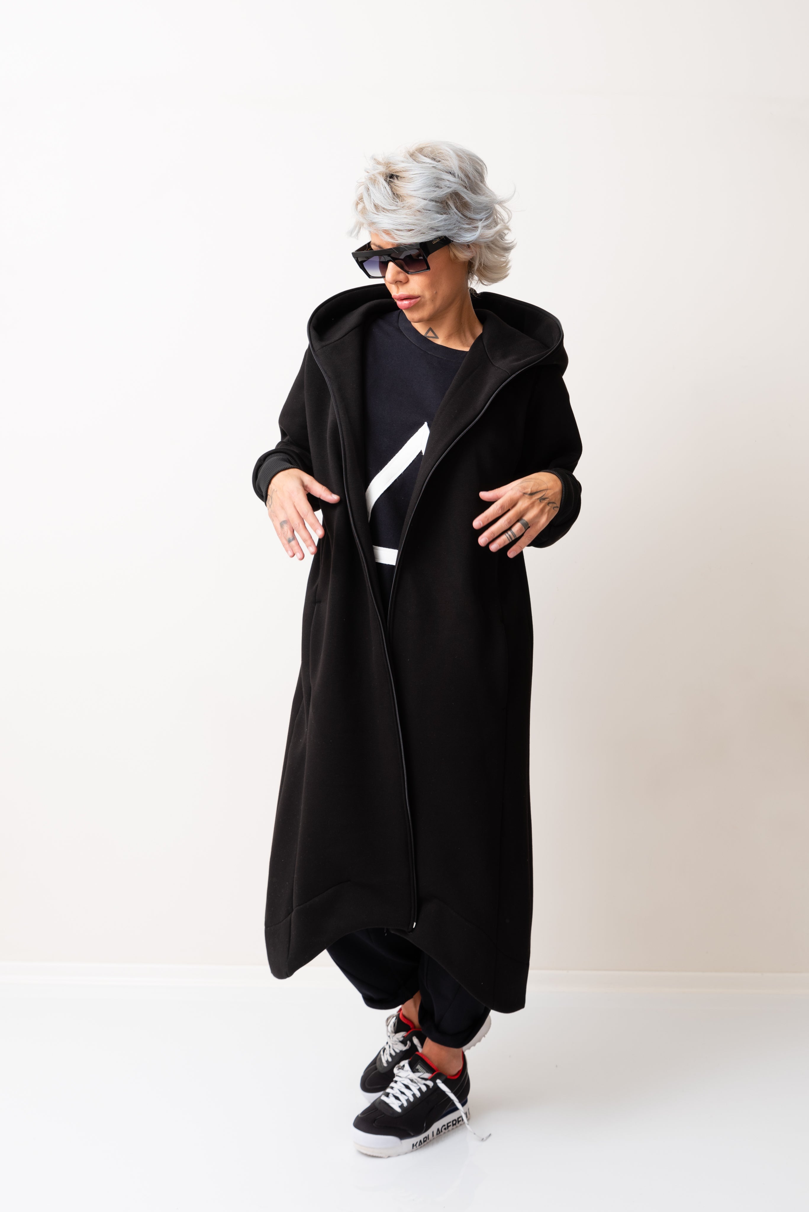 Black Warm Oversized Hoodie Sweatshirt  with Long Sleeves and Front Zipper